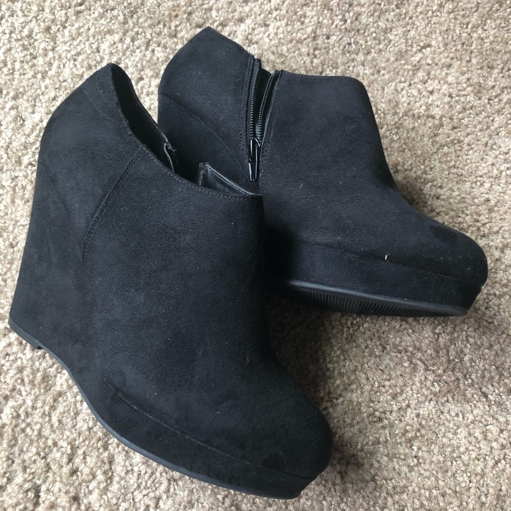 X-Appeal suede wedge booties